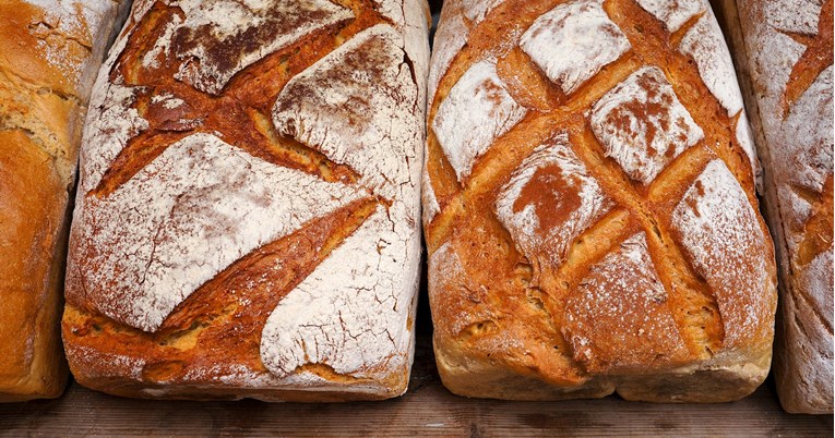 Zašto kruh nikada ne biste trebali okretati naopačke i druga praznovjerja o hrani