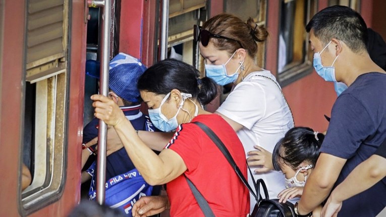 Kinu pogodio val respiratornih bolesti. Roditelji u Šangaju: "Nije tako strašno"
