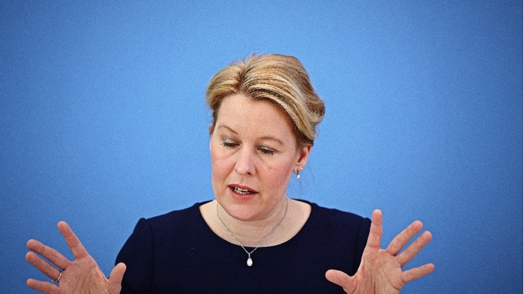 Donedavnoj njemačkoj ministrici obitelji oduzeta doktorska titula zbog plagiranja