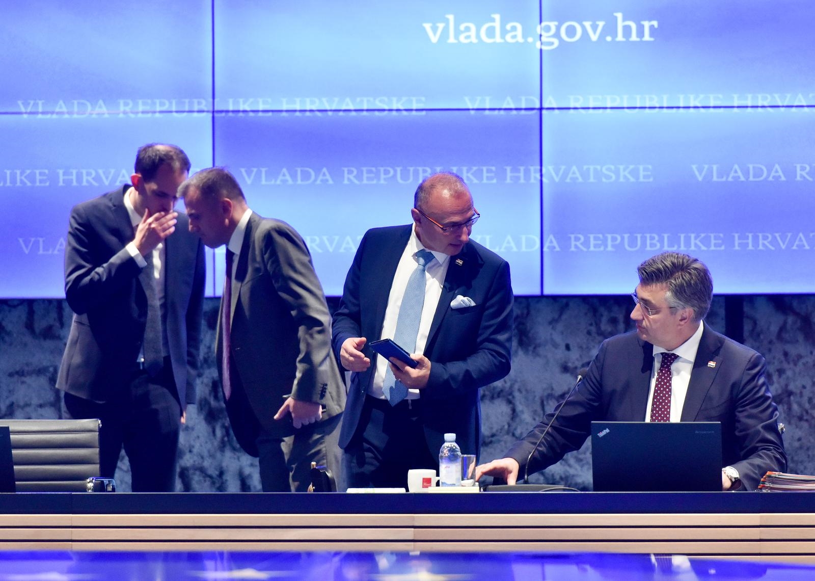 Članovi vlade ostaju bez imuniteta ako se sumnja na korupciju