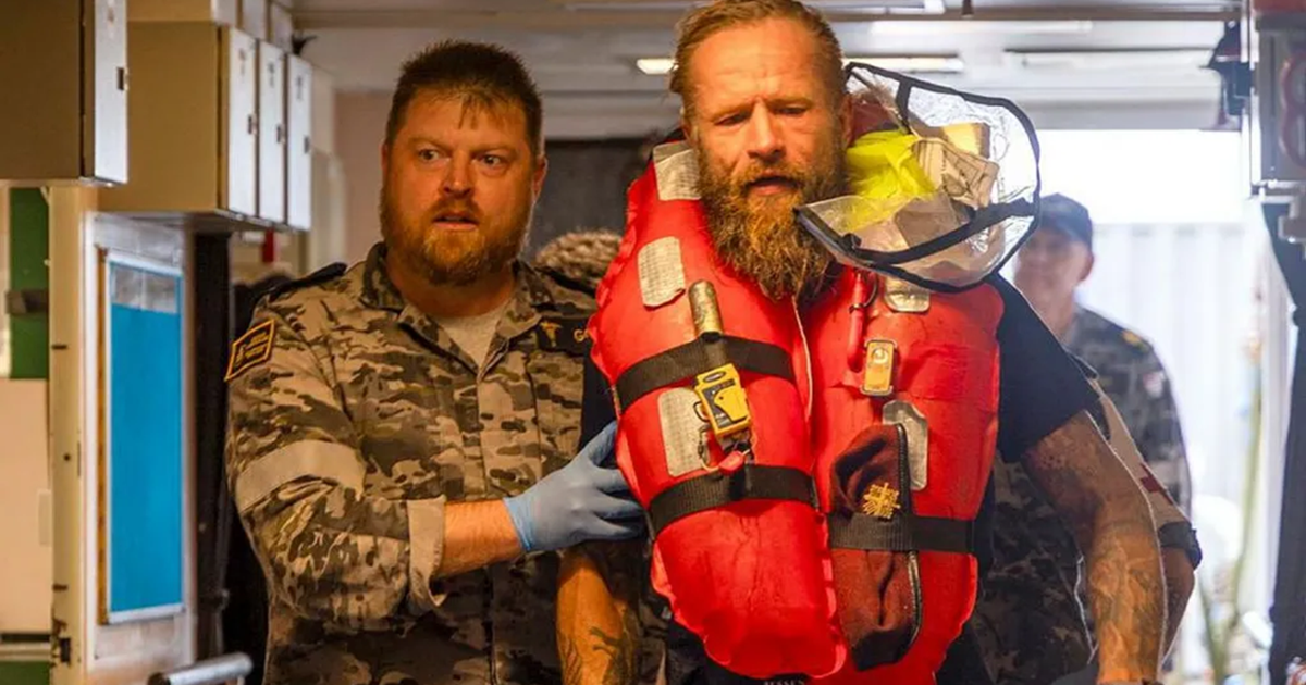 Planirao preveslati od SAD-a do Australije. Blizu cilja morao ga spašavati ratni brod