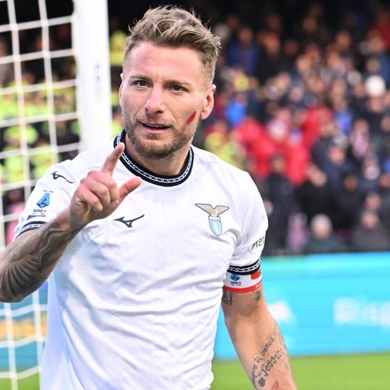 Dao je 201 gol u Serie A. U 36. godini potpisuje za novi klub