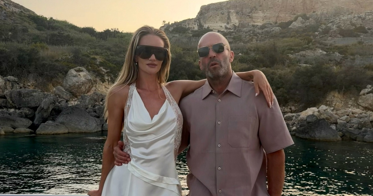 Rosie Huntington-Whiteley objavila fotke s obitelji za rođendan Jasona Stathama