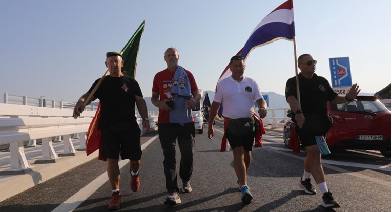FOTO Veterani krenuli iz Vukovara pa prešli preko Pelješkog mosta