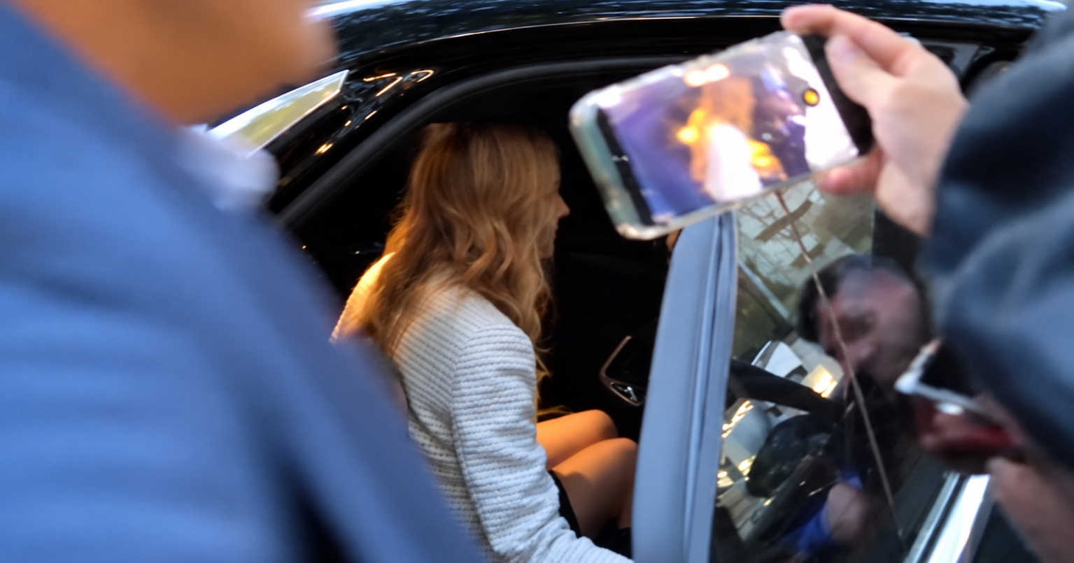 VIDEO Novinarka bugarskoj političarki postavljala pitanje. Zaštitar je srušio na pod