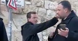 VIDEO Mladi Židovi pljuvali, psovali i udarali katoličkog svećenika u Jeruzalemu