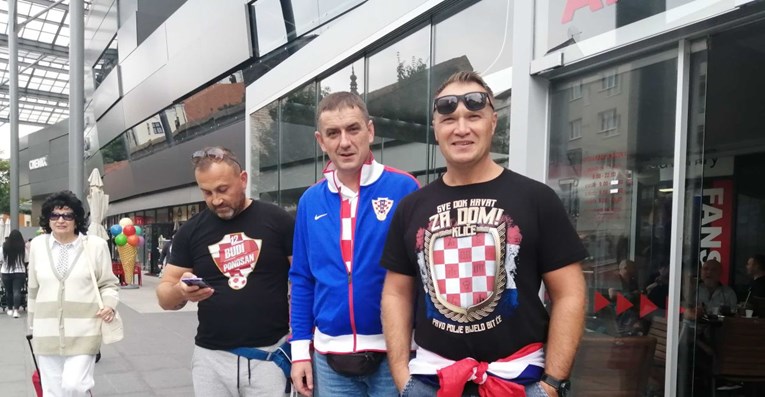 Dok se slovački navijači seksaju po klupama, Hrvati viču: "Vukovar!"