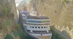 Putnici u čudu gledali kako se najveći kruzer provlači kroz uski Korintski kanal