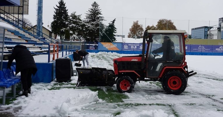 Pogledajte kako Varaždinci čiste snijeg uoči Lokomotive. "Kad se male ruke slože"