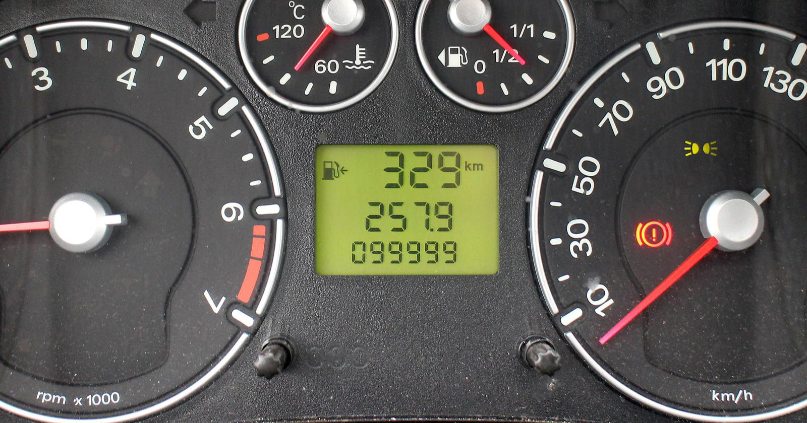 Kupio rabljeni auto pa otkrio da je kilometraža smanjena za 180.000 km