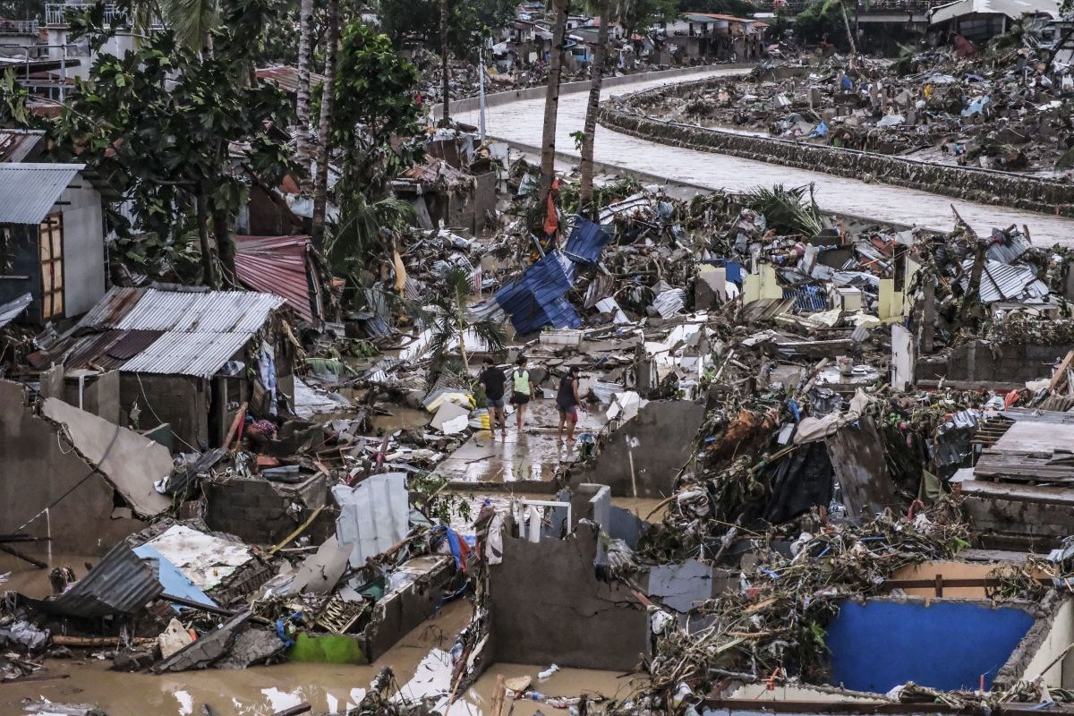 Na Filipinima se srušio helikopter koji je pomagao nakon tajfuna. Šest poginulih