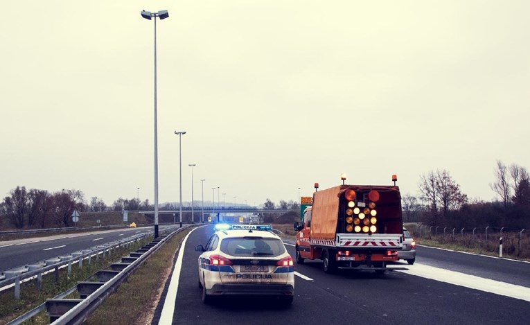 Nesreća na autocesti A3 kod Novske, vozi se samo zaustavnim trakom