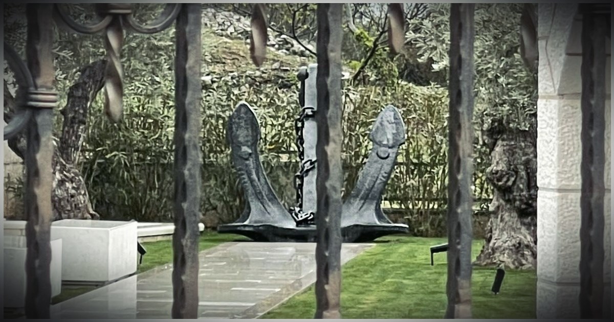 Misterij iz Podgore: S rive je nestalo sidro, a slično je u dvorištu poduzetnika