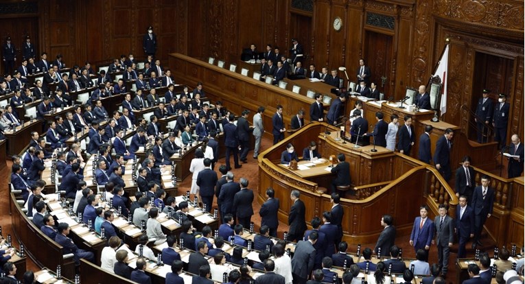 Glasanje u japanskom parlamentu, premijer se bori za ostanak