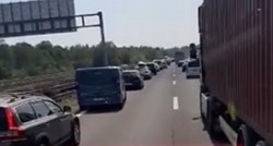 VIDEO Vatrogasci jedva došli na intervenciju na A1 zbog gužve
