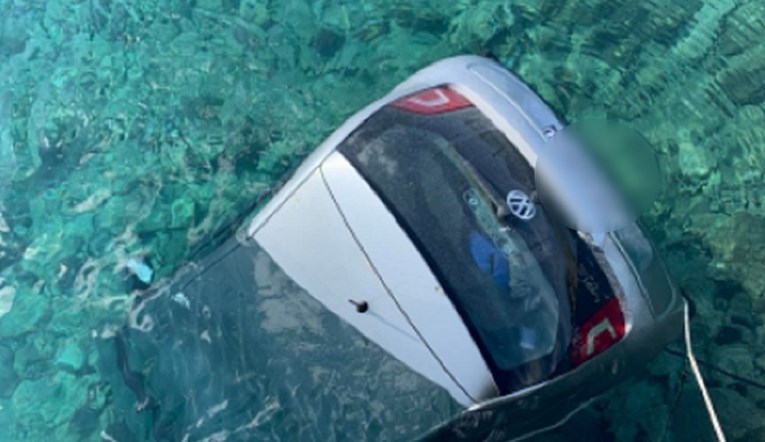 Auto Otta Barića završio u moru kod Korčule: Vidio sam kako klizi preko ruba mola