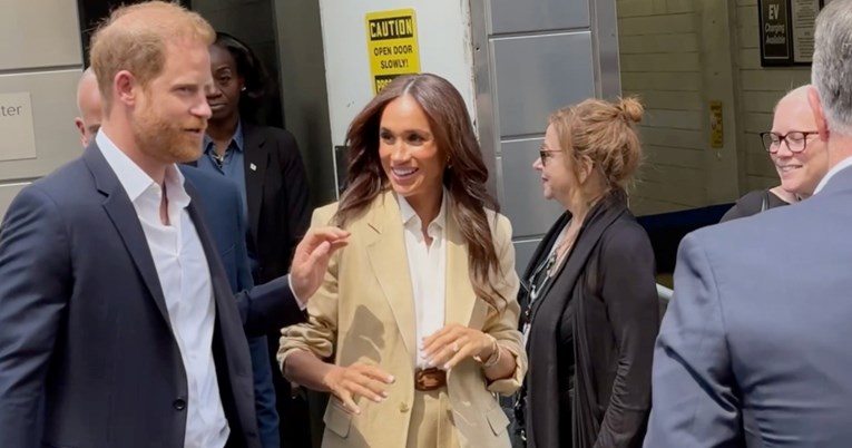 Meghan Markle u bež kompletu Ralph Laurena od 5000 eura o kojem svi pričaju