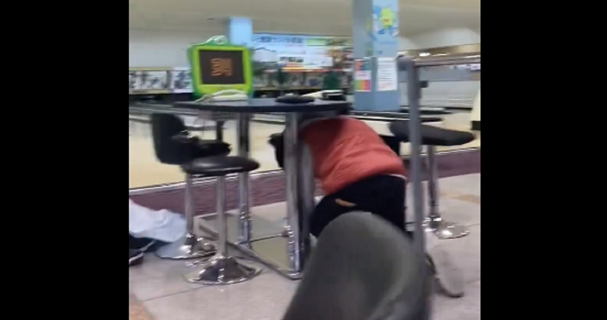 VIDEO Strašna snimka potresa u Japanu. Sve se trese, ljudi pod stolovima