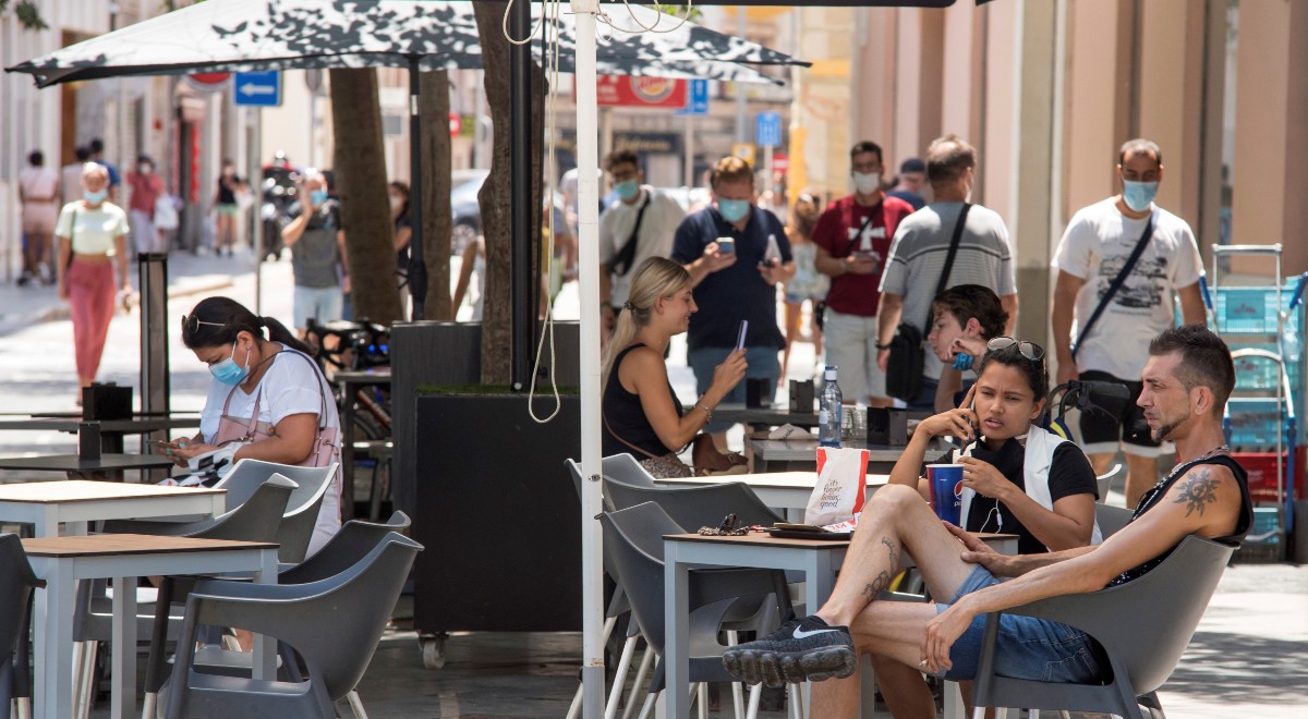 Mallorca zatvara ulice s kafićima zbog pijanih turista, strahuju od širenja zaraze