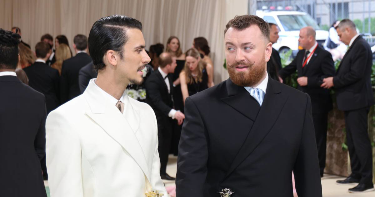 Pjevač Sam Smith potvrdio zaruke s modnim dizajnerom Christianom Cowanom