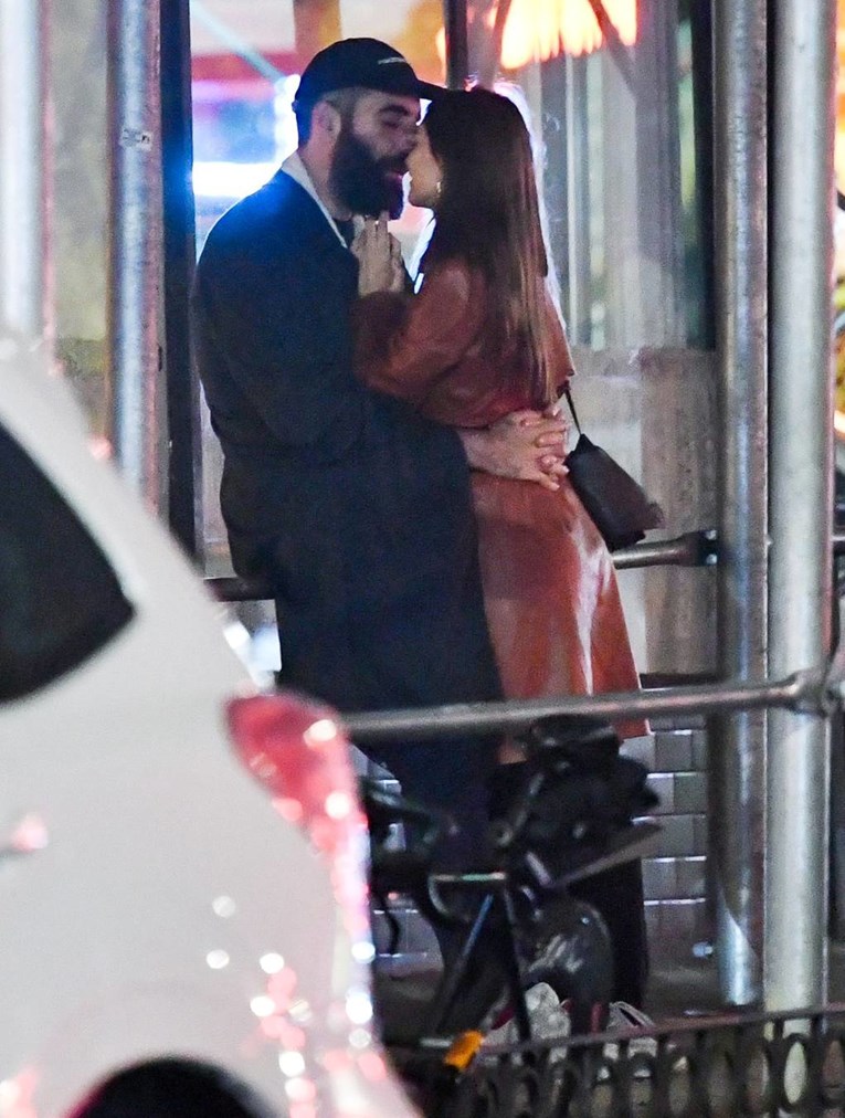 Emily Ratajkowski poljupcima u javnosti potvrdila vezu s 10 g. starijim redateljem