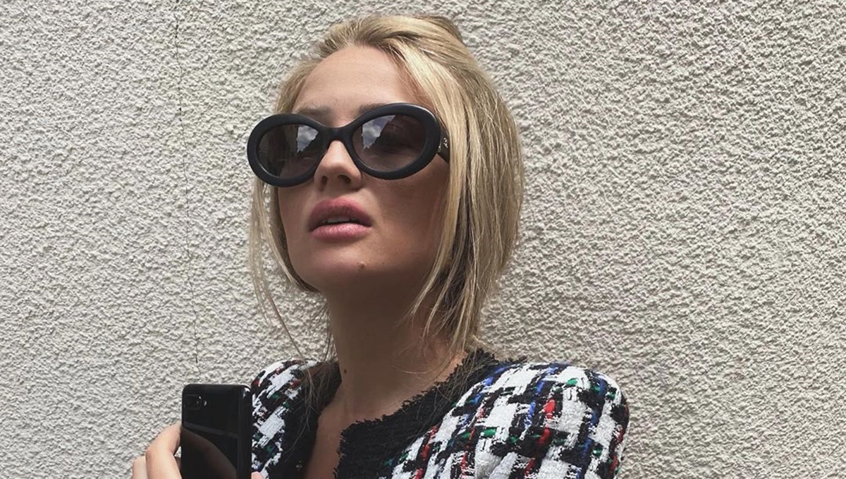 Trudna Izabel pozirala s mini modelom najpoželjnije torbice koji košta 10 tisuća kuna