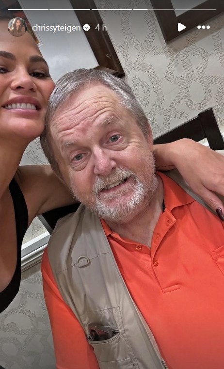 Preminuo otac Chrissy Teigen