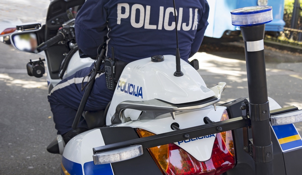 Bježao policiji kroz crveno. Kažnjen s 15 dana zatvora i 15.000 kuna, oduzet mu auto