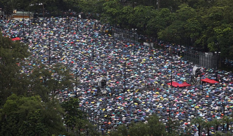 Jeste li ikad vidjeli ovakav prosvjed? U Hong Kongu marširalo 1,7 milijuna ljudi