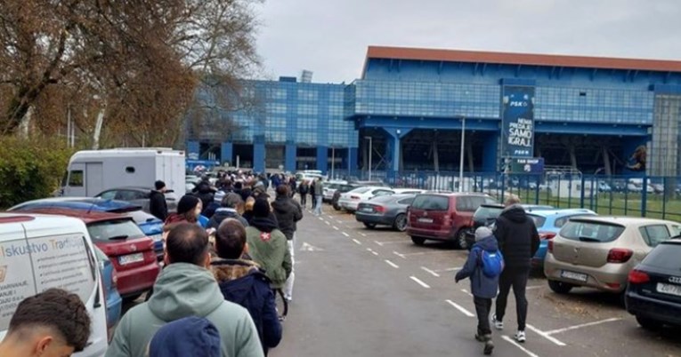 Redovi ispred Maksimira, stotine ljudi čekaju na ulaznicu. Oglasio se i Dinamo