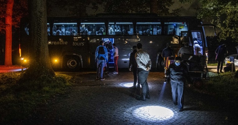 Određen istražni zatvor četvorici Crnogoraca zbog ilegalnog prevoženja migranata
