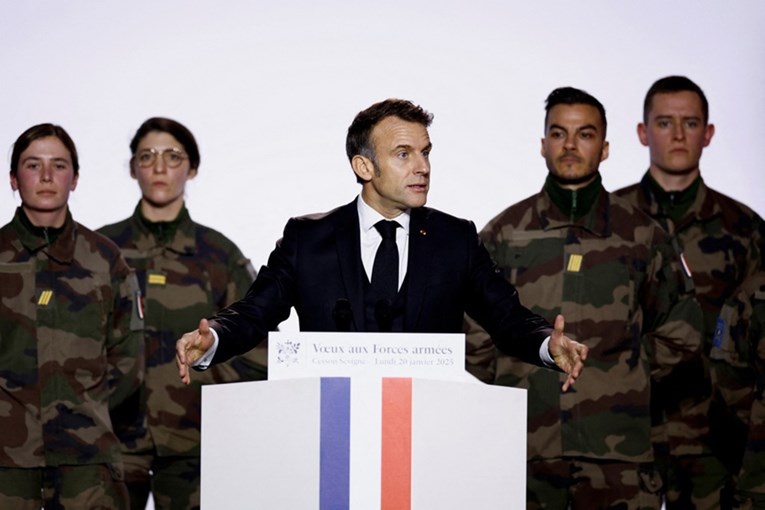 Macron: Francuska bi se mogla pridružiti pratnji brodova u Hormuzu kad se situacija smiri