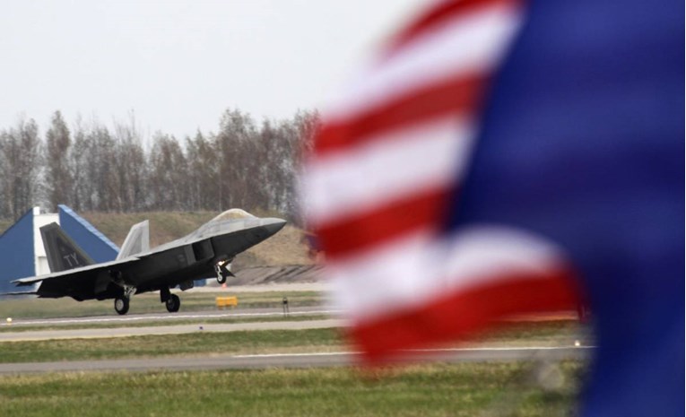 Američki borbeni avion F-22 srušio se na Floridi