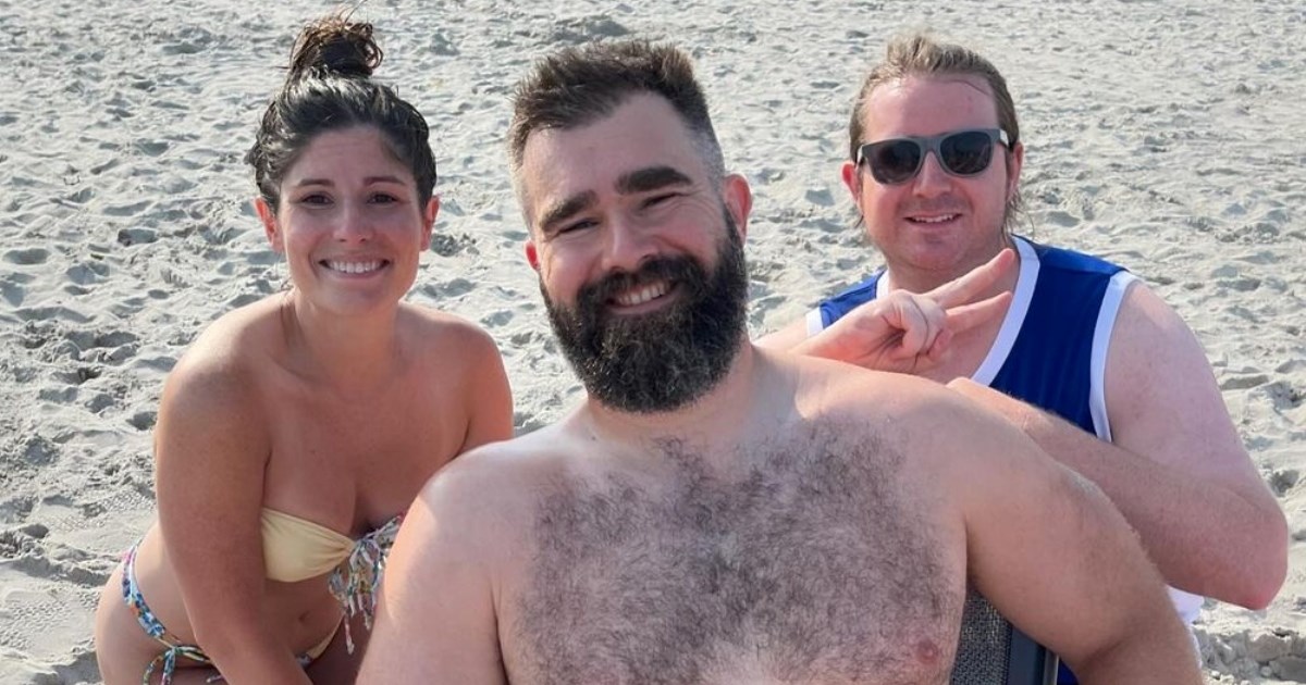 Fotka Jasona Kelceja na plaži postala je hit, jasno je i zašto