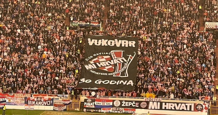 Pogledajte transparent na Poljudu posvećen obljetnici pada Vukovara