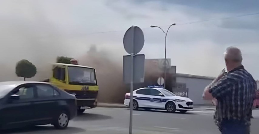 VIDEO U Grubišnom Polju gorio trgovački centar, evakuirani zaposlenici