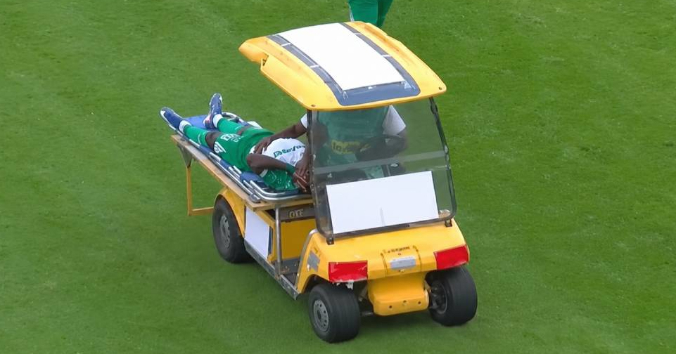 VIDEO Bizarna nesreća u Južnoj Americi. Medicinsko vozilo pregazilo vlastitog igrača