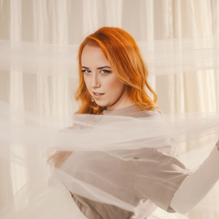 Napravila boom na sceni pa nestala: Sassja se vratila s novim singlom