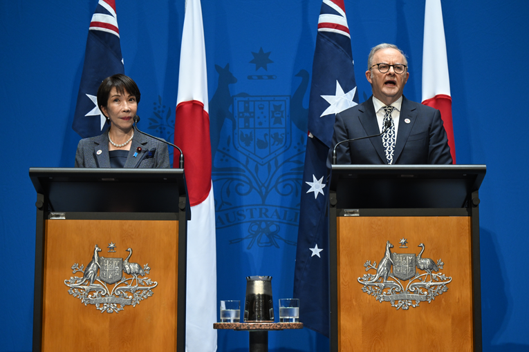 Šala australskog premijera o japanskoj premijerki izazvala bijes. Isprike neće biti