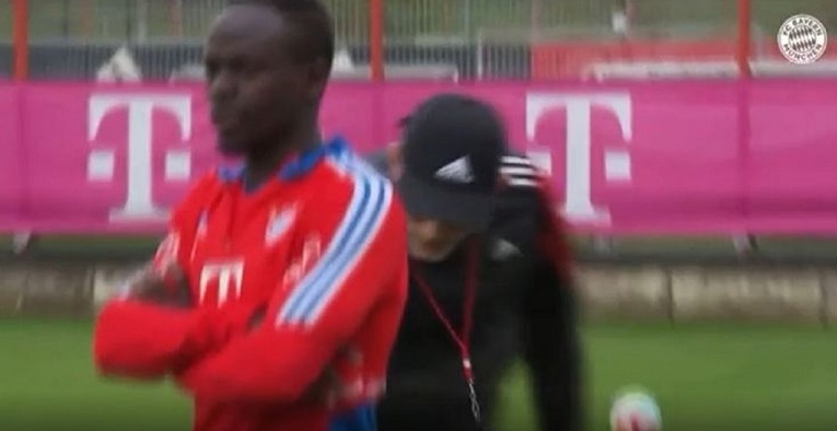 Tuchel je Sanea udario nogom u stražnjicu. Pogledajte što je napravio Maneu