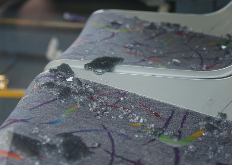 Pijani muškarac razbio staklo na autobusu ZET-a, napuhao 2.42 promila