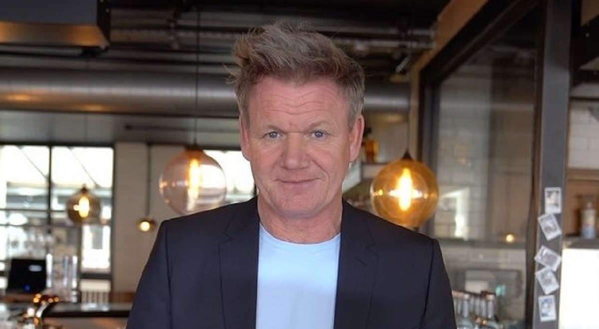 Ramsey podijelio mišljenja fanova "čudovišnim burgerom": "Kako zagrizeš to?"