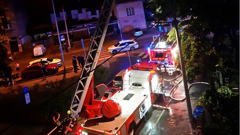 VIDEO Sinoć je na zagrebačkoj Trešnjevci izgorjelo potkrovlje zgrade