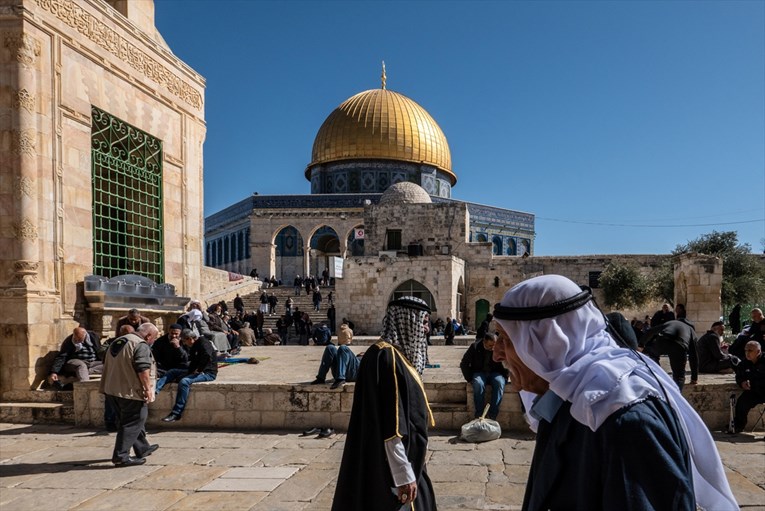 Izraelski doseljenici upali u dvorište Al-Akse za vrijeme ramazana