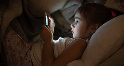 Djeca se bude kako bi provjerila mobitele i zbog toga gube jednu noć sna tjedno