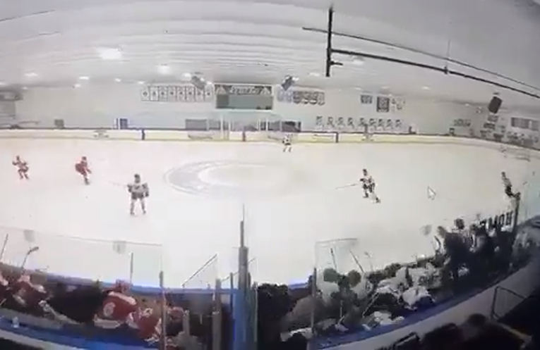 Snimljena pucnjava na klizalištu u SAD-u. Policija pohvalila "dobrog Samarijanca"