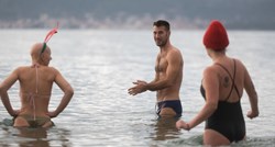 FOTO Desetak Zadrana odvažilo se na blagdansko kupanje na plaži Kolovare