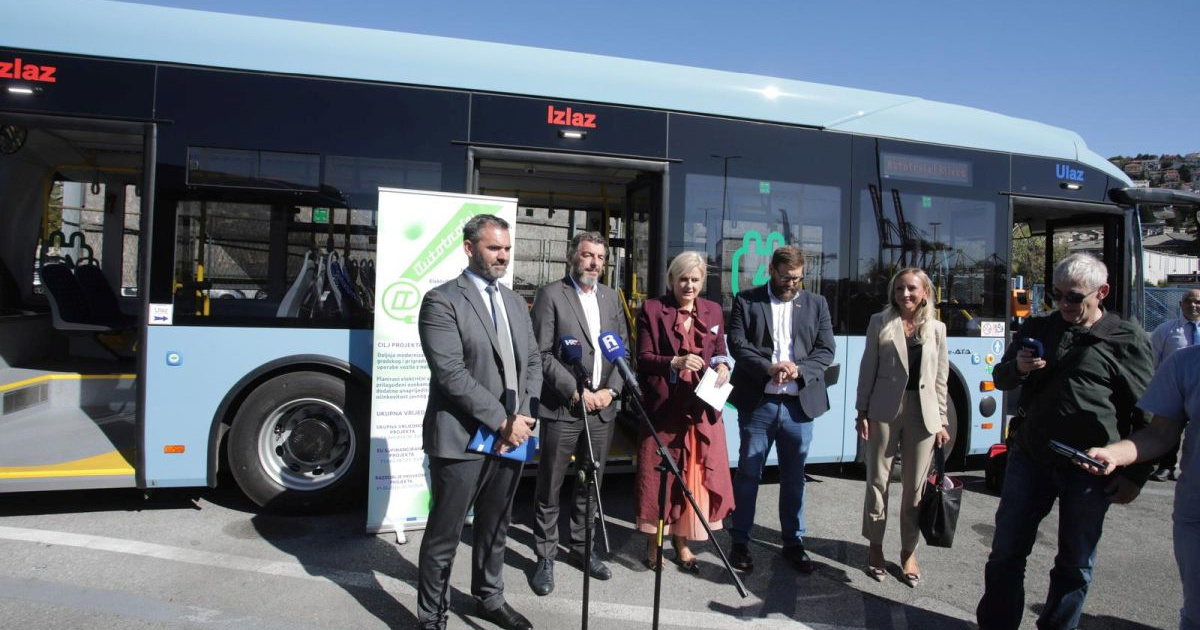 Rijeka prije tri dana dobila osam električnih autobusa. Četiri se već pokvarila