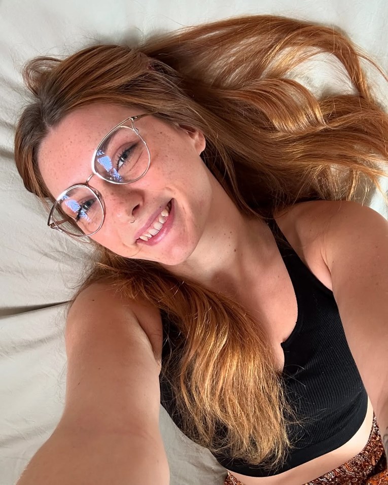 Bivša OnlyFans zvijezda: Čitam priče usamljenim muškarcima, imaju od 40 do 60 godina