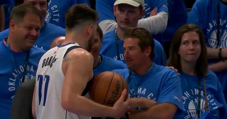 Bijesni Dončić na time-outu raspravljao s navijačem: Odrasla osoba to ne može raditi